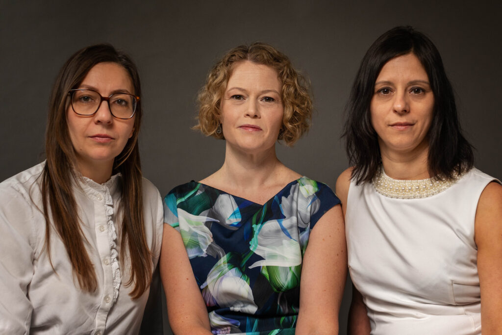 Foto der Künstler: von links nach rechts: Victoria Belikova, Brynne McLeod, Julia Aldinger; Urheberin Foto: Victoria Belikova